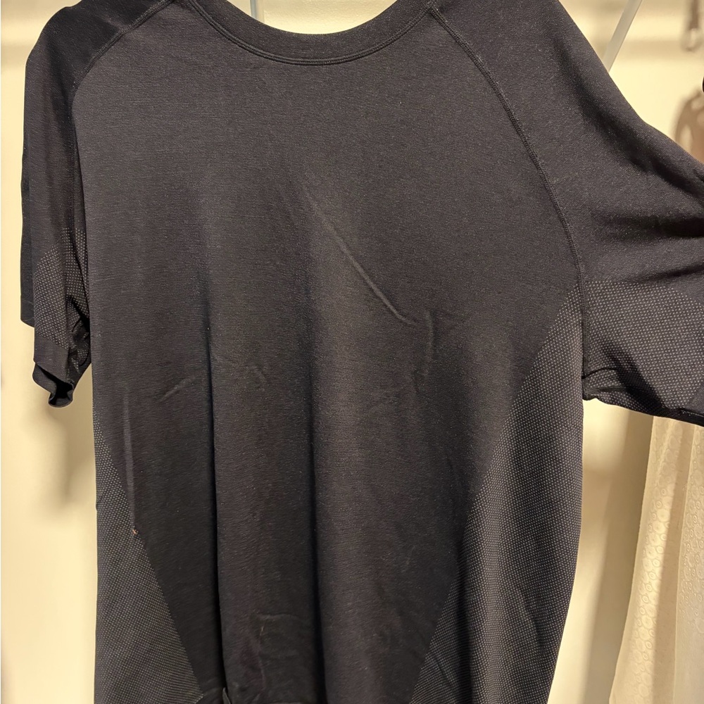 6 SIX Fabletics athletic men’s shirts